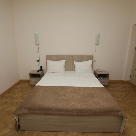 Alba Hotel 耶烈万 外观 照片