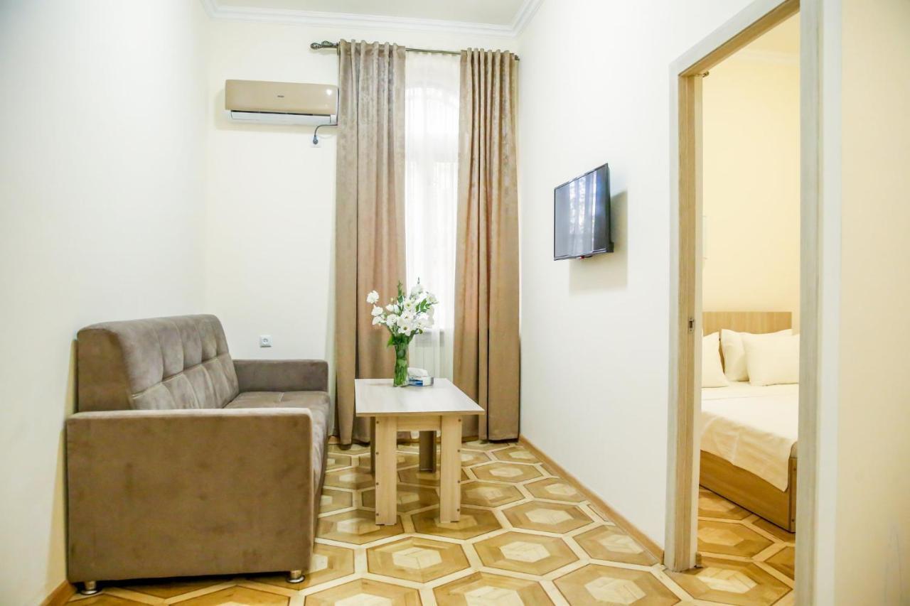 Alba Hotel 耶烈万 外观 照片