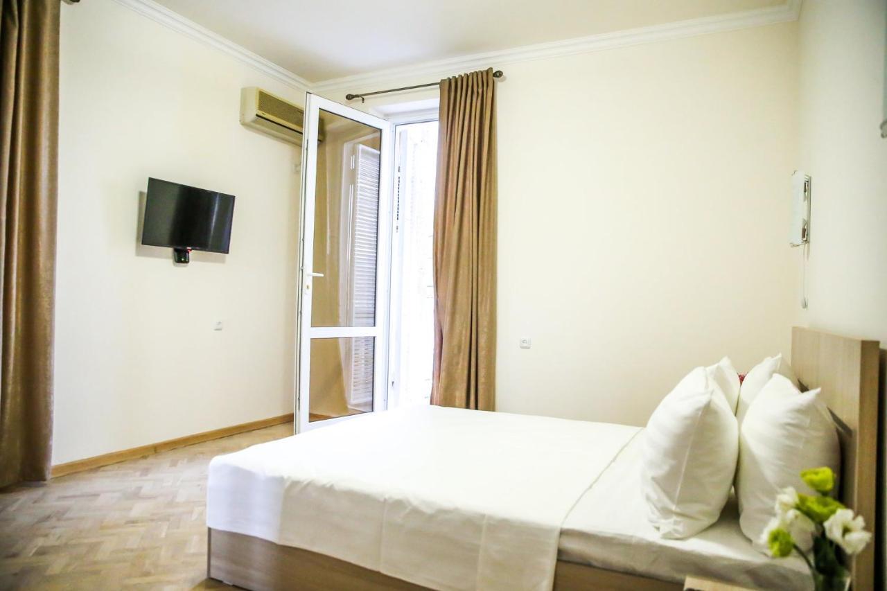 Alba Hotel 耶烈万 外观 照片