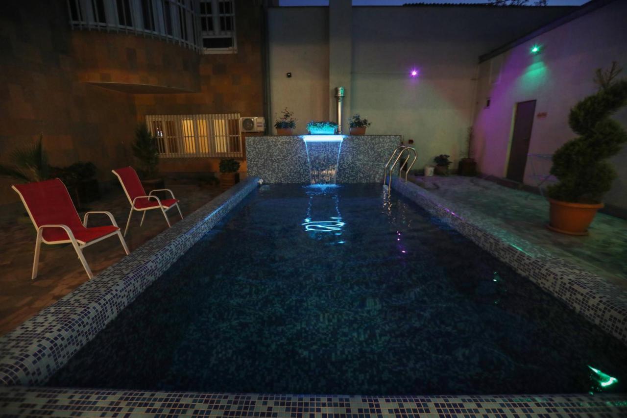 Alba Hotel 耶烈万 外观 照片