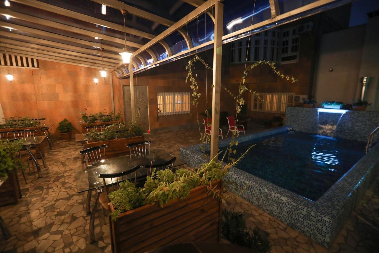 Alba Hotel 耶烈万 外观 照片