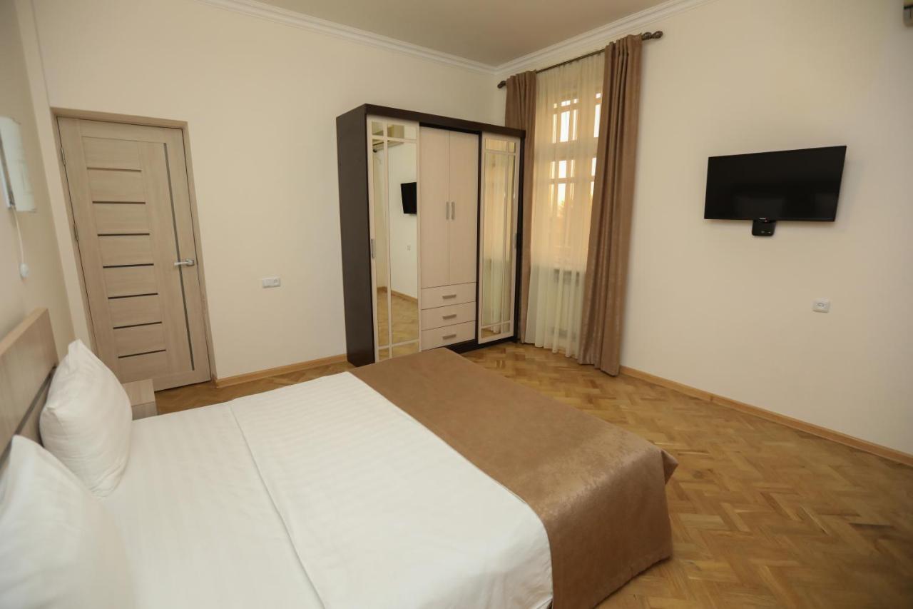 Alba Hotel 耶烈万 外观 照片